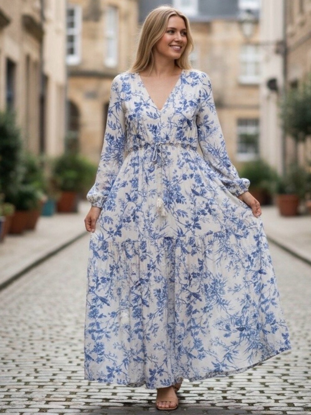 Zimmerman dupe - few moda size M Women's Blue Floral V-Neck Maxi Dress